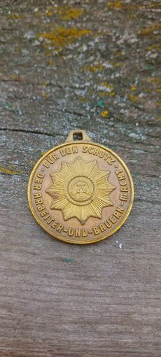 Жетон за отличную службу ГДР