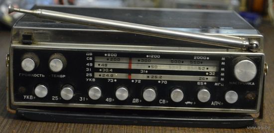Радиоприемник СССР Урал-авто-2