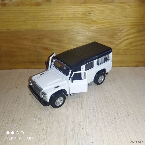 Land Rover Defender.1:35