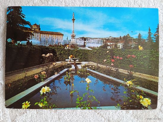 Испания, Гранада. Сад и световые фонтаны