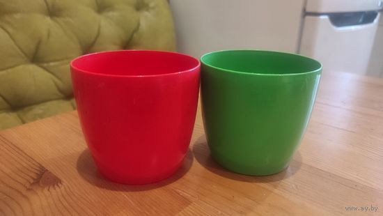 Цветочные горшки для цветов, Польша. Новый. Качественные пластик. Высота 8 см, диаметр низ 6,5 см, диаметр верха 9 см. Продаю парой.