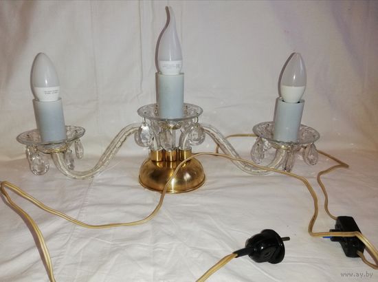 Светильник старинный настольный трехрожковый, латунь, хрусталь, Чехословакия
