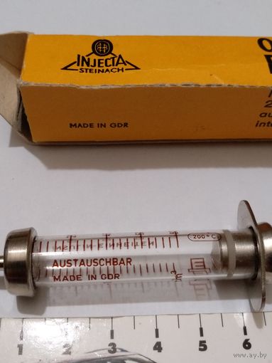 Винтажный шприц в оригинальной упаковке INJECTA STEINACH.ORIGINAL REKORD.Metal-Glas-Spritze 2-A-10/100 200*C austauschbar interchangeable.MADE IN GDR.60-ые г.г.20-го века.