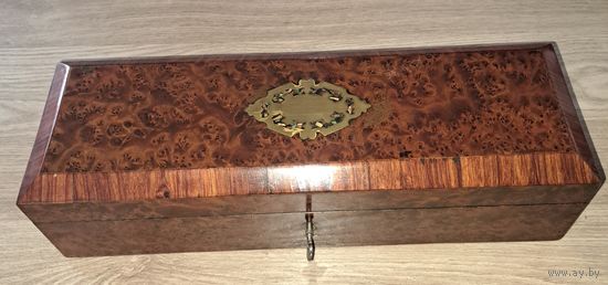 Старинная шкатулка для перчаток с перчатками. Рубеж 19- 20 век.