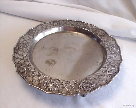 Поднос сервировочный круглый на ножках 25 см