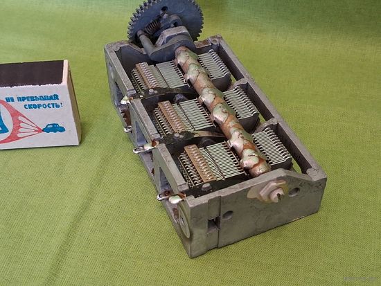 Конденсаторы переменные КПЕ от рижских радиол.