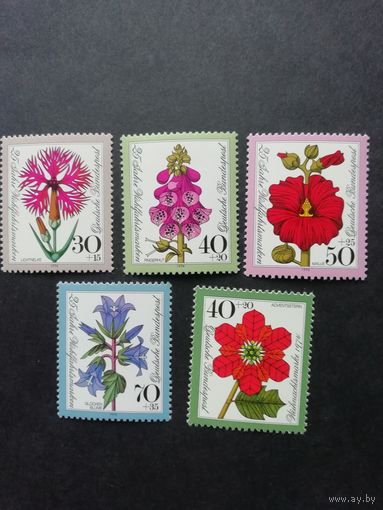 ФРГ 1974 Серия из пяти марок "25 лет благотворительным маркам. Цветы" (чистые**) Мi.818-821,824 каталог 4.40 евро