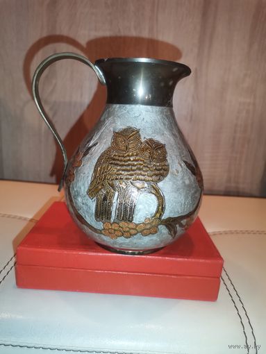 Тяжёлый, латунный кувшин "Совы" с эмалями, высота 15 см., есть мелкие дефекты.