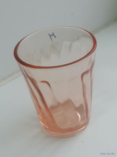 Стакан грани внутрь, розалиновое стекло лот75М