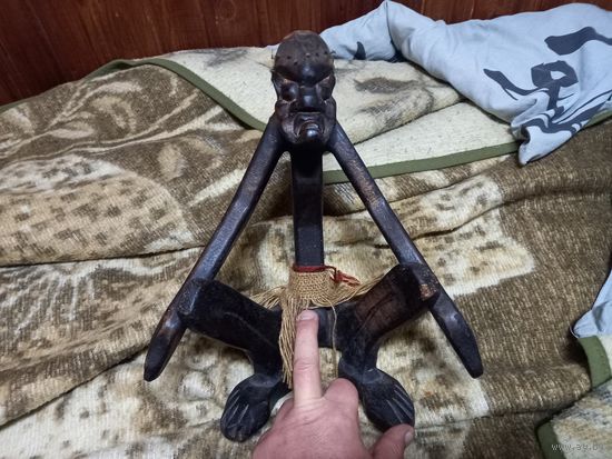 Африканская статуэтка из дерева