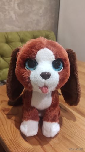 Интерактивный щенок Furreal Friends счастливый Рыжик. В отличном состоянии, покупали дорого, практически не пользовались. Очень приятная на ощупь шерсть, отличного качества пластик, реалистично выполн