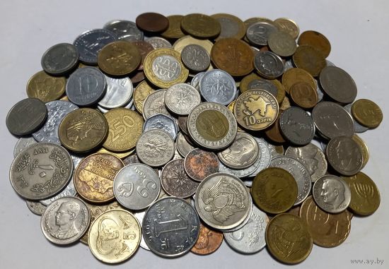 Монеты разных стран 200 штук.Без России и Украины.560 грамм