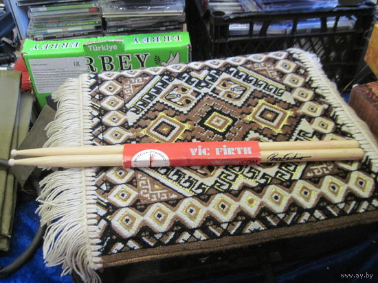 Палочки барабанные.