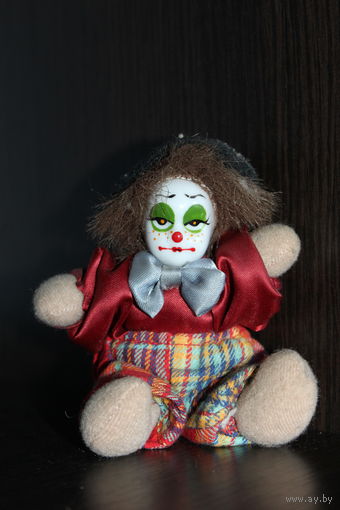 Коллекционная, фарфоровая кукла "Клоун" с мягким телом.