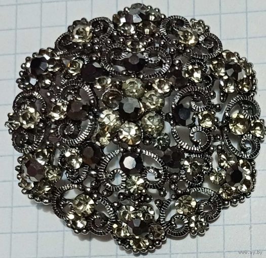 Брошь.