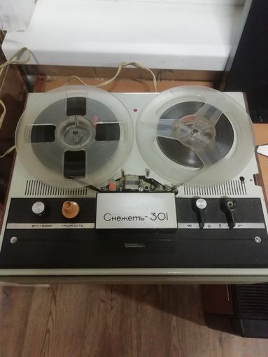 Катушечный магнитофон  СНЕЖЕТЬ-301