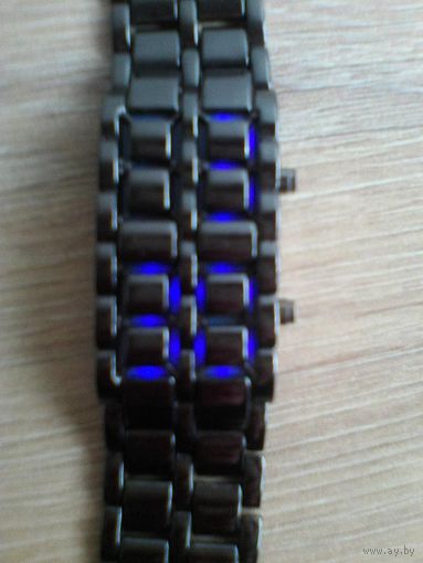 Часы/Браслет - Наручные Кварцевые - Время Показывают Только при Нажатии на Кнопку.