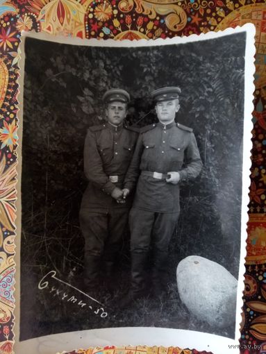 Фотография. Солдаты Советской Армии в Сухуми. 1950 год