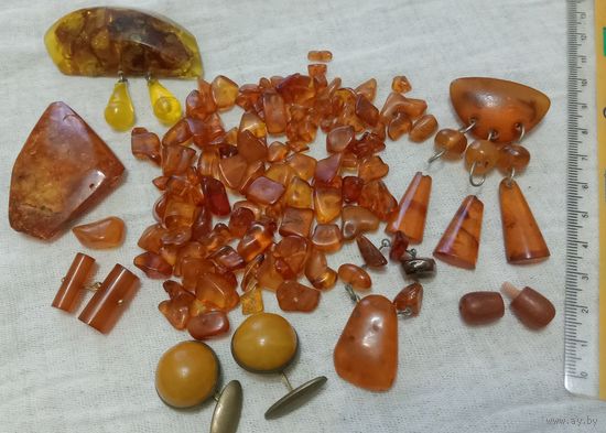 Менее С РУБЛЯ/Грамм. Много янтаря и изделий на реставрацию. Для хенд мейд, поделок и др. Общий вес- 70 гр.