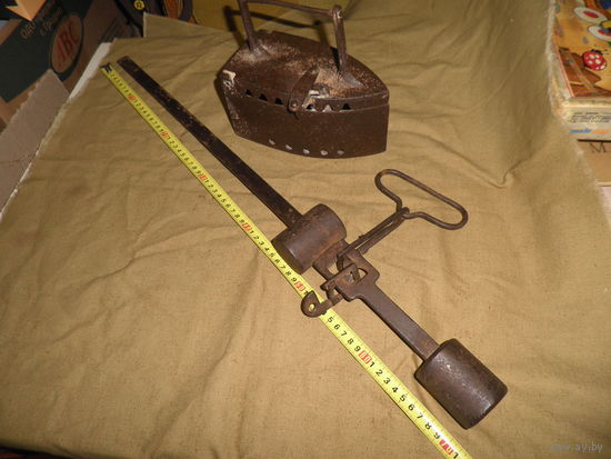 Безмен(20 кг.)1941 г.Завод Ударник г.Минск и утюг на углях Гомсельмаш БССР.С рубля.