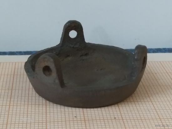 Весовая гирька от разновеса, нижняя с ушами.