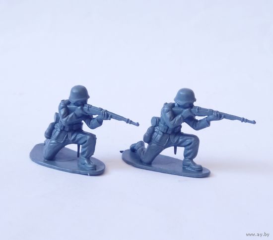 Солдатики 2 штуки, вторая мировая война, немецкая пехота. 1:32.