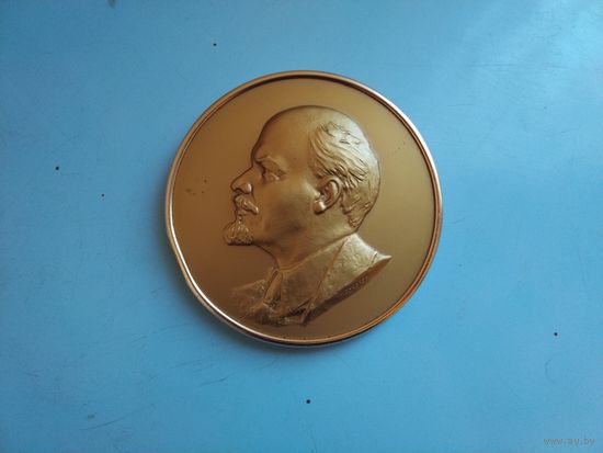 Барельеф Ленин
