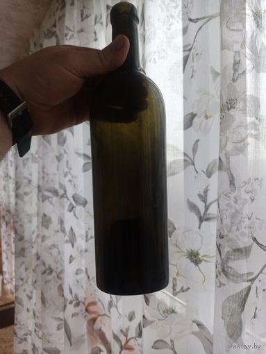 Старинная бутылка с глубоким донышком