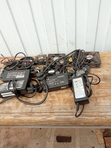 Зарядные устройства от ноутбуков.