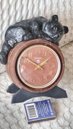 Часы настольные каминные  СССР Медведь на бочке с мёдом