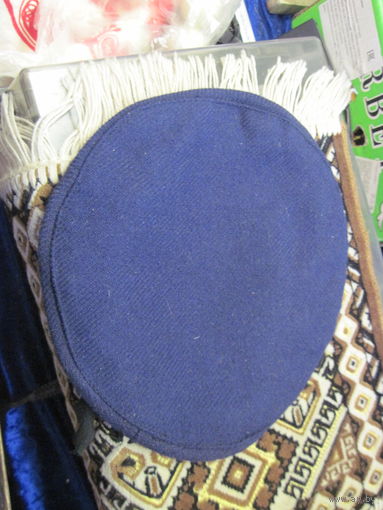 Берет темно-синий на 58 размер.