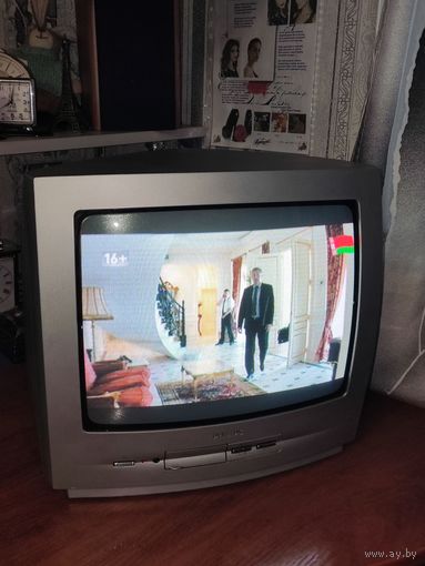 Малогабаритный цветной ТВ Philips 14 дюймов. Рабочий.