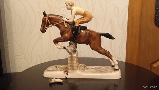 Статуэтка Наездница Германия под реставрацию