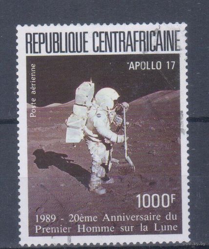[979] ЦАР 1989. Космос США.Высадка на Луне. Концевая марка серии.Высокий номинал. Гашеная марка.
