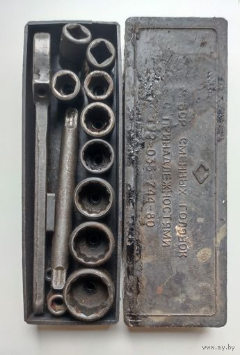 Набор съёмных головок с принадлежностями.