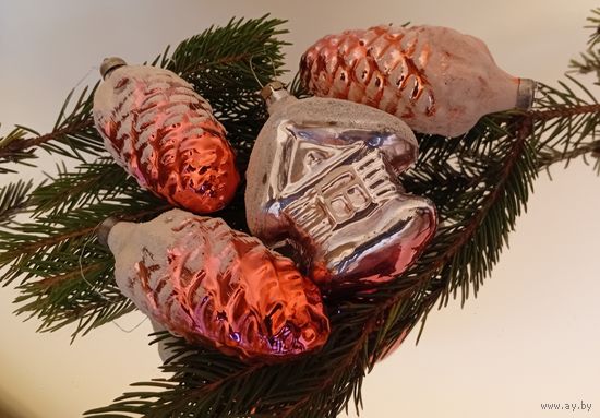 Ёлочные игрушки СССР. Домик. Шишки. Одним лотом.