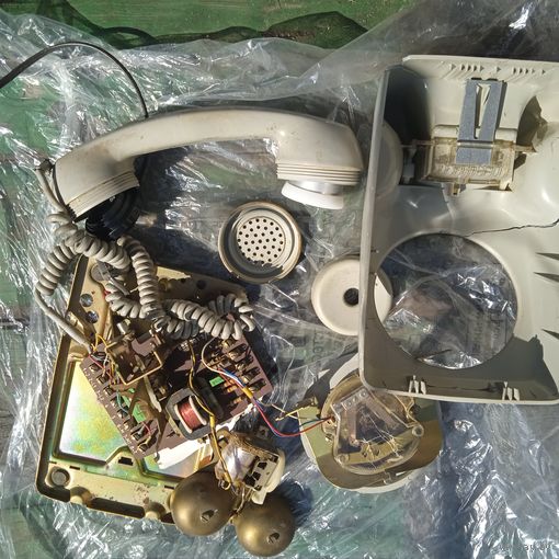 Телефон, можно на запчасти.