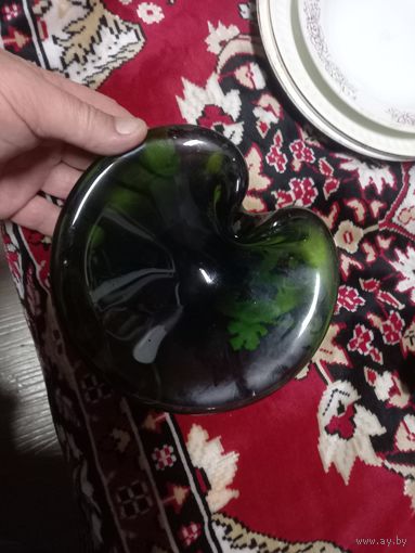 Пепельница старинная тяжелое зеленое стекло в виде сердца разумный торг