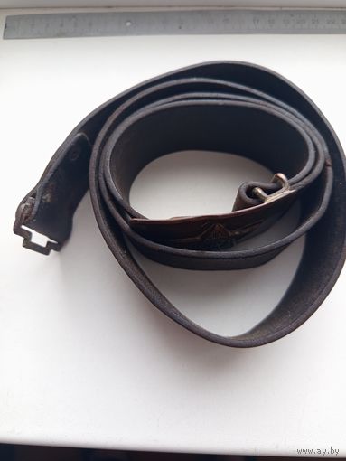 Кожаный ремень. Есть повреждение (фото 4,5).