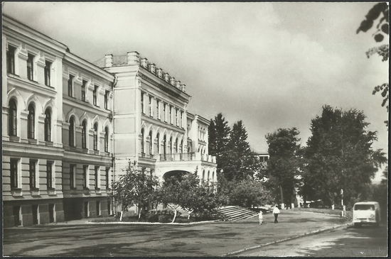 Витебск. Административное здание. Изд-во Планета, 1972