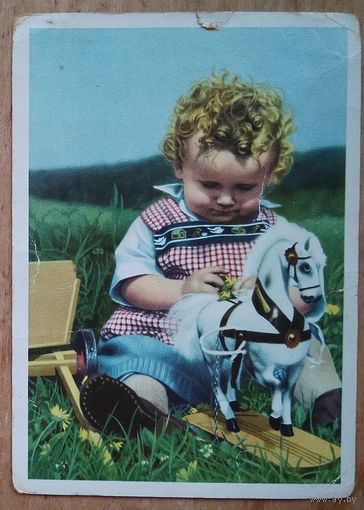 Ребенок с игрушечной лошадкой. Германия. 1950-60-е. Чистая.
