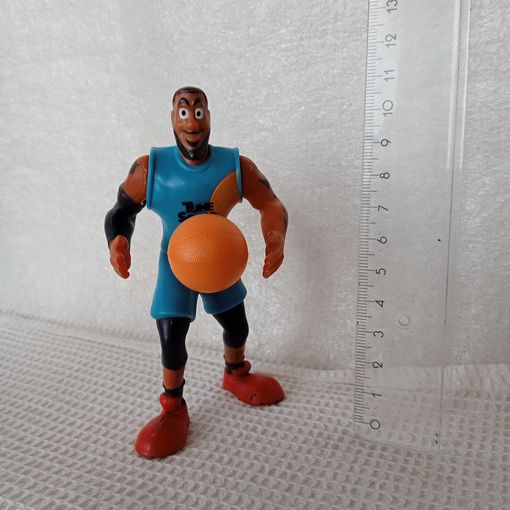 Коллекционная игрушка из Макдональдс. кОСМИЧЕСКИЙ ДЖЕМ. LeBron James. 2020г. 24