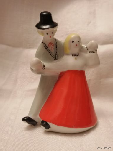 Танцующая пара. Лиго. Рига.