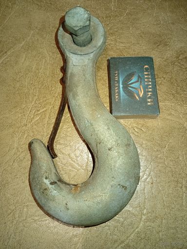 Крюк с карабином