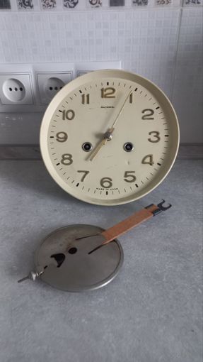 Механизм часов с маятником