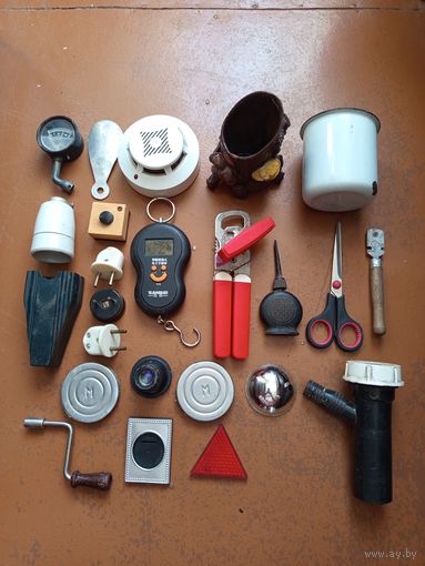 Сборный лот различных бытовых предметов. С рубля.