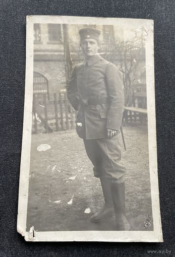 Фотооткрытка 1 Мировая война / Немецкий солдат / Полевая форма (Feldgrau) штык-нож / штамп ателье