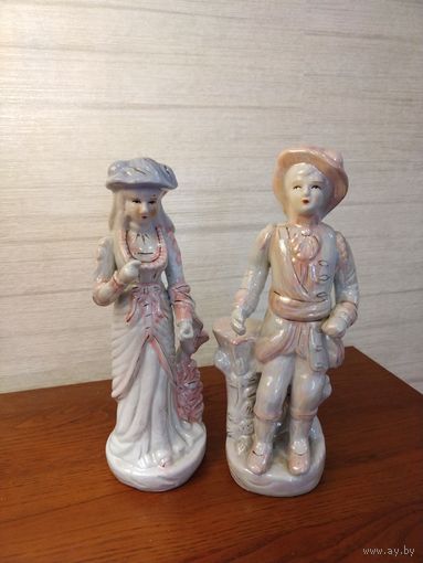 Фарфоровые парные статуэтки