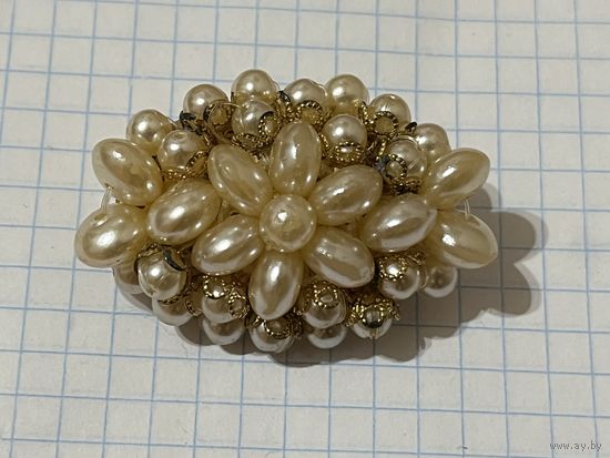 Брошь.