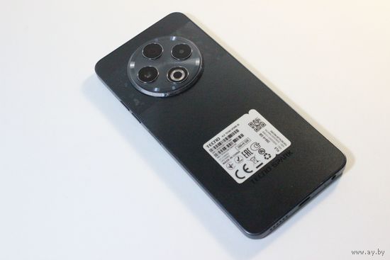 Телефон Tecno Spark 30 8GB/256GB (черный)